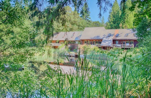Gig Harbor House | The ideal size and setting for your gathering of family, friends, or large group