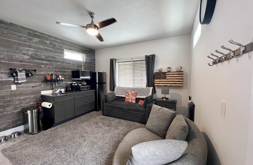 Twin Falls House | The Jolly Rancher, King beds, Luxury Furnishings, Great Reviews!