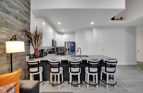 Twin Falls House | The Jolly Rancher, Luxury Furnishings, Jet Tub, Fenced Yard, Corporate and Vaca