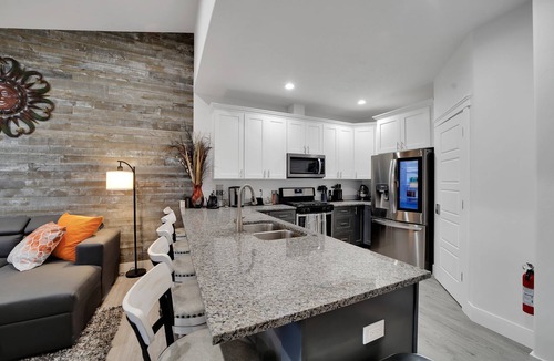 Twin Falls House | The Jolly Rancher, Luxury Furnishings, Jet Tub, Fenced Yard, Corporate and Vaca
