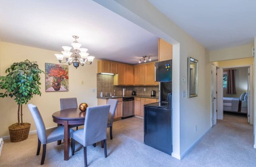 North End Condo | the Juliet, Best Area, Jacuzzi Bath, WD New Carpet