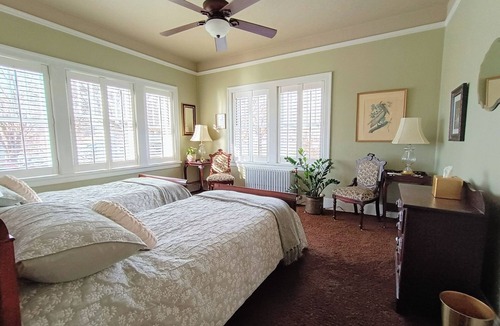 Altamont Bed & Breakfast | The Klamath Inn: Flexible Bed & Breakfast Retreat for Families and Groups