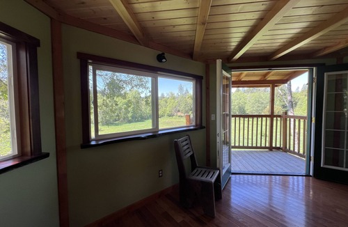 Cave Junction Cabin | The Kush Kabin! Deluxe treehouse on legal cannabis farm.