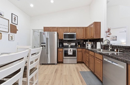 Caldwell House | The LAMA Ranch- Fabulous 3-bedroom charming farmhouse in Caldwell