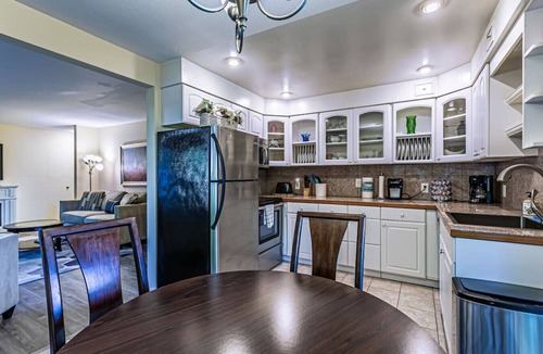 North End Condo | the Lanai, Best Area, Large Balcony, WD, Condo