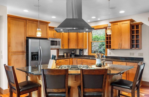 Hayden Lake House | The Lantern House | Lake Views, Fire Pit & Luxury