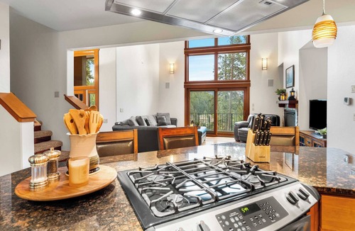 Hayden Lake House | The Lantern House | Lake Views, Fire Pit & Luxury