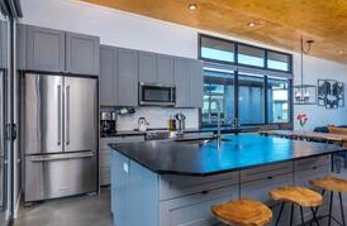 Quincy House | The Lazy Vine Lakehouse at the Gorge