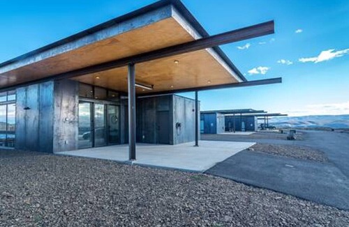 Quincy House | The Lazy Vine Lakehouse at the Gorge