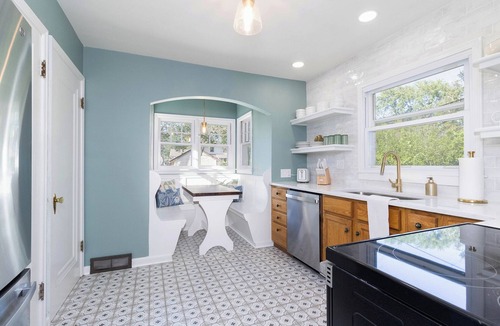 Winterset House | The Little Brick House - Walkable to the Square Dining & Shopping
