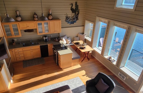 Florence Apartment | The Lockers ~ Waterfront ~ Historic Old Town
