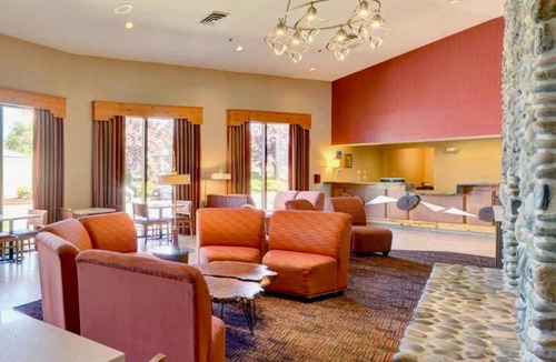 Roseburg Hotel | The Lodge at Roseburg