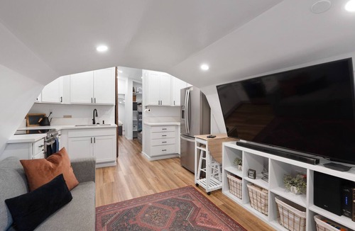 Oregon City Apartment | The Loft · Modern ADU · Private Deck · Dual Showers · 2BR · Oregon City