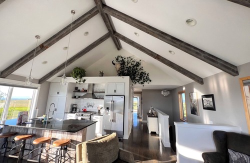 Bozeman Apartment | The Lookout. 43acres overlooking 7 different mountain ranges