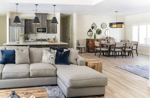 Roseburg House | The Mable LUXE - Calming Retreat - Entire Home