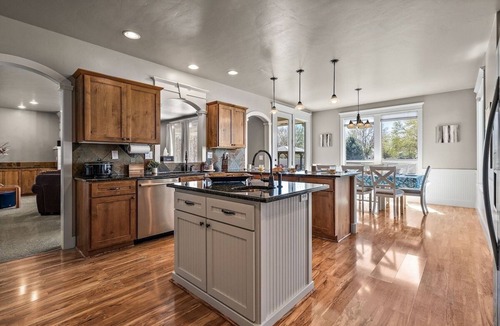 Southwest Ada County Alliance House | The Madrona - 5 Bedroom Family Getaway to Relax - Play - Gather