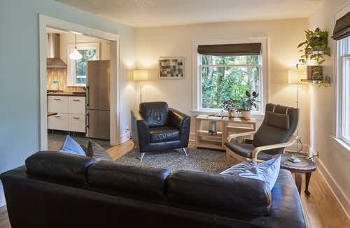 Overlook House | The Madrona House! Freshly renovated bungalow/detached studio/office space.