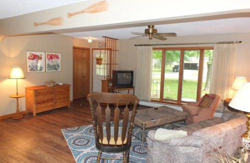 Frankfort House | The Maple Cottage - Walk to Beach & Lake Michigan
