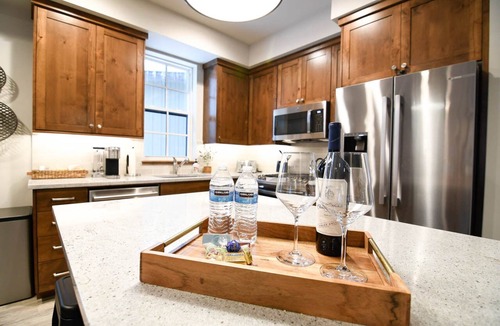 McCall House | THE MCCALL HIDEAWAY - Cozy Downtown Retreat