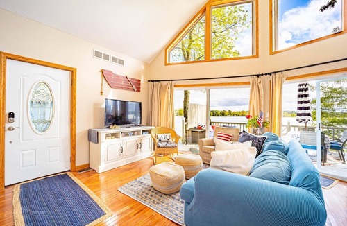 Elk Rapids House | The Memory Maker on Elk Lake, Fall Color Availability, Wineries, Golf, Kayaks