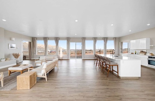 Big Water House | The Mesa Haven: Modern Luxurious Retreat near Page, AZ