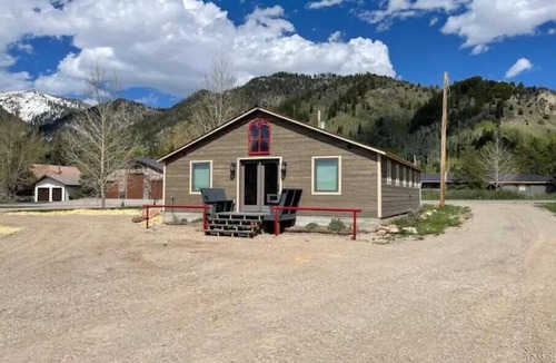 Turnerville House | The Milking Parlor - Pickleball, Tetons, Jackson, snowmobiling