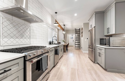Puyallup House | The Modern Manor. A two bedroom, with loft, located in the heart of Puyallup.