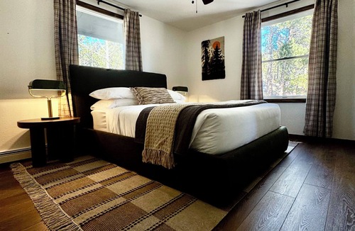 Black Hawk Cabin | The Moonrise Overlook Lodge- Black Hawk, Colorado