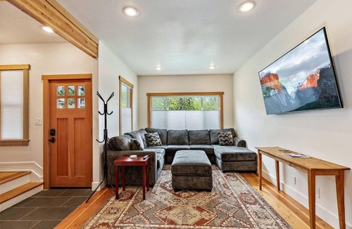 Ashland House | The Mountain House by WanderLodges