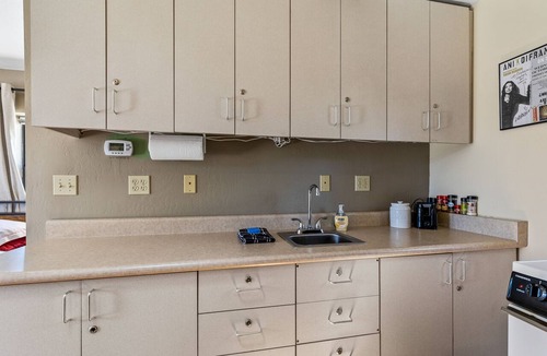 Downtown Flagstaff Apartment | The Music Studio, Historic FLG, Sleeps 3, Private & A/C!