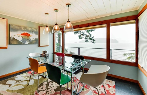 La Conner House | 'The Nest' Gorgeous Waterfront La Conner Getaway!