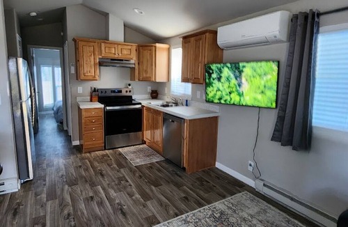 Vancouver House | The Nook: 400 ft² House - Full Kitchen & Bath - PNW Basecamp