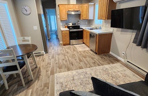 Vancouver House | The Nook: 400 ft² House - Full Kitchen & Bath - PNW Basecamp