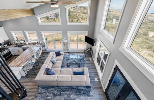 Fish Haven House | The Overlook | BBQ + Stunning Lake Views + Games