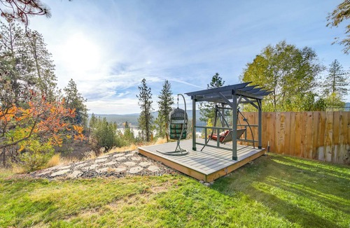 Nine Mile Falls Apartment | The Overlook Gem: Stunning Views & Serenity Awaits
