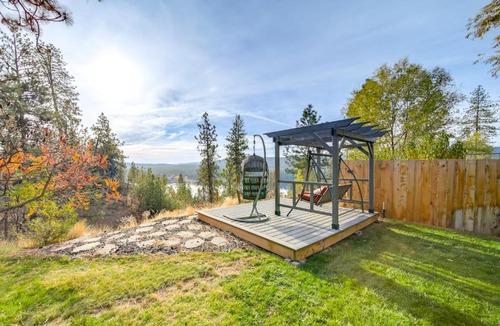 Nine Mile Falls Apartment | The Overlook Gem: Stunning Views & Serenity Awaits