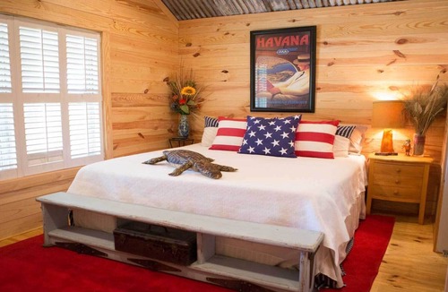 St. Joseph Cabin | The Oxbow Lodge of Lake Bruin