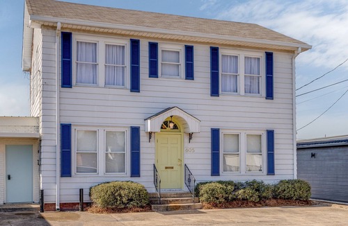 Monroe House | The Oyster Bed - Fleur De Lee Serene and Charming 3 Bedroom, 4 Bed, 2 Bath House