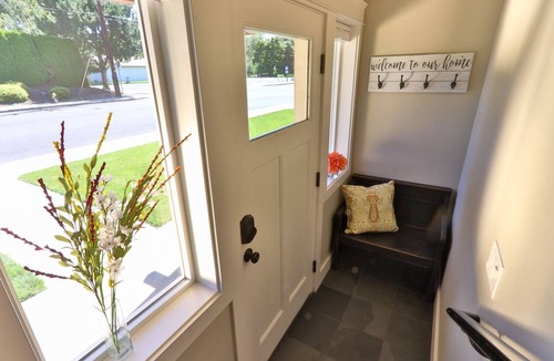 College Place Apartment | The Parkview Loft 0.8 miles from Walla Walla University
