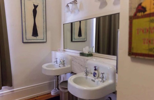 Centralia Bed & Breakfast | The Peak at Centralia Square | Room 307