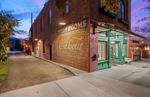 Historic Railroad District Apartment | The Peerless Hotel | Anniversary Suite #3 | Twin Soaking Tubs | Historic District