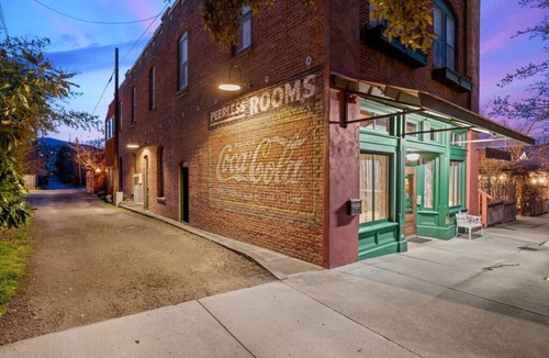 Historic Railroad District Apartment | The Peerless Hotel | Honeymoon Suite #7 | Private Jacuzzi | Mountain Views