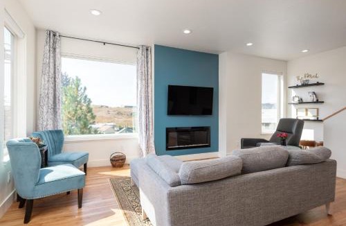 Philipsburg House | The Perch Rooftop Sky Lounge, Mountain Views