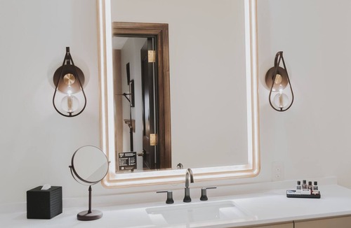 Downtown Omaha Hotel | The Peregrine Omaha Downtown, Curio Collection by Hilton