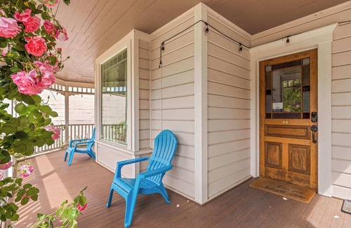 McMinnville House | The Pink House - Walkable Victorian, Pets Welcome