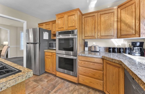 Eagle House | The Promenade Luxury Home and Yard