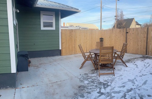 Burley House | The Quilting House a charming craftsman home centrally located in Burley