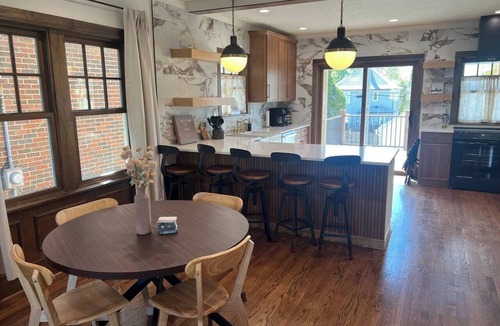 Dahlman Apartment | The Regent Parlour Fourplex on 10th | zoo