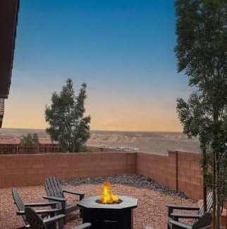 Page House | The Retreat - Hot Tub Fire Pit Boat Parking