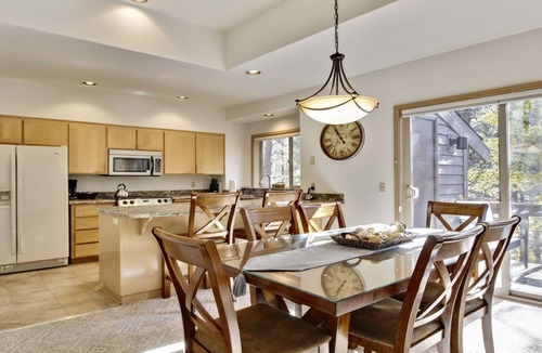 Sunriver Condo | The Ridge at Sunriver - Condo #16 - Access provided to onsite seasonal swimming pool & tennis facilities, year-round hot tub plus 4 bikes